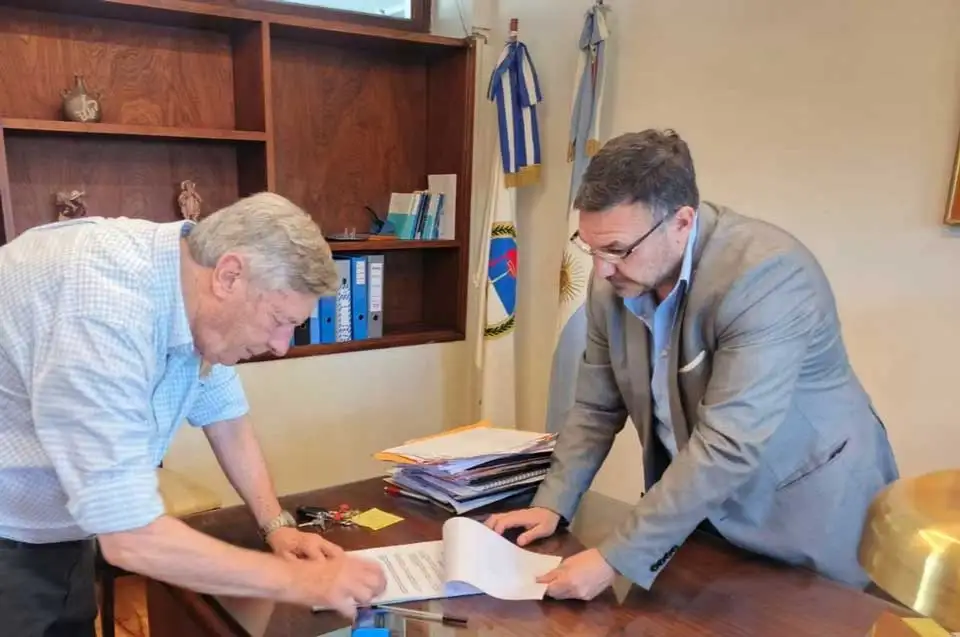 La empresa AB Construcciones recibió el certificado de Crédito Fiscal